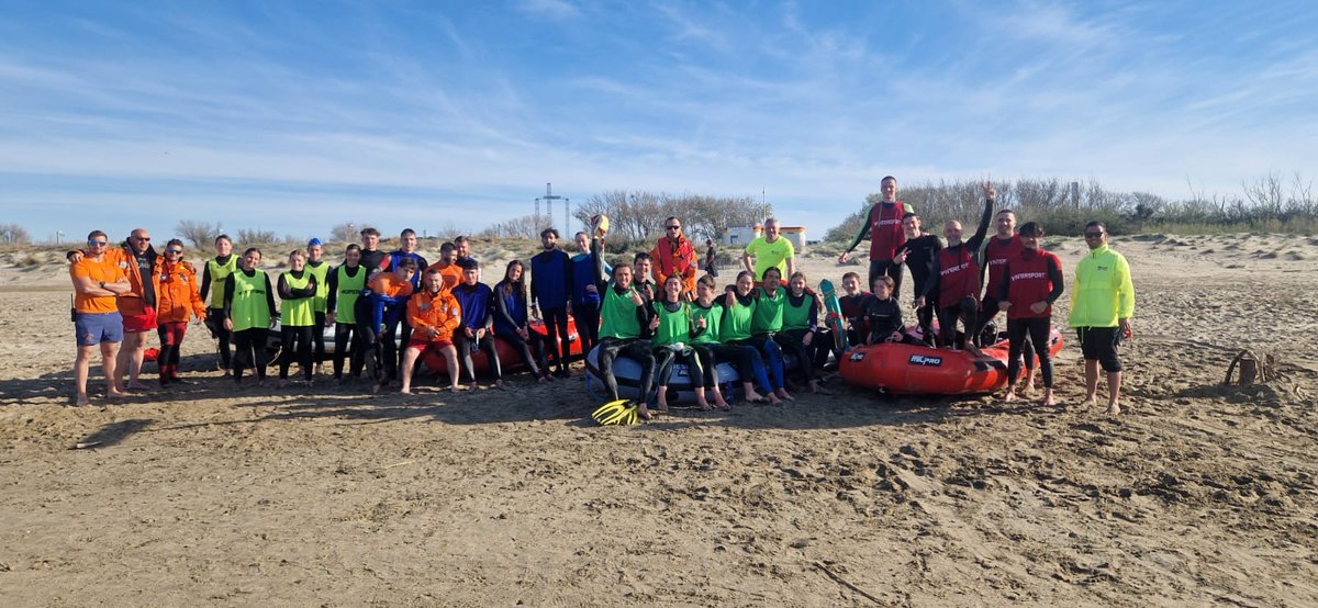 #Préparation|| La semaine dernière a eu lieu sur les plages Agathoises le premier stage pour les sapeurs-#Pompiers « nageur sauveteur » qui auront la charge de veiller sur vous cet été Être nageur sauveteur au SDIS de l’#Hérault vous intéresse ⁉️ ⤵️ ➡️tinyurl.com/53cznp7m