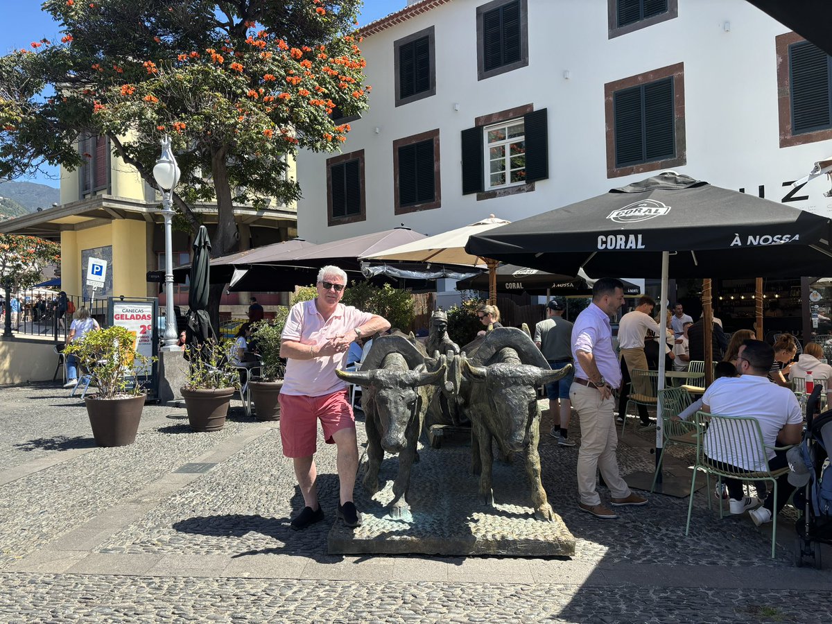 Fun pics around Funchal #Funchal #Madeira @PortoBay @_visitfunchal @DiscoverMadeira @jet2tweets @madeiraislandin @madeira_islands @Madeira @traveltomadeira @EpicMadeira @MadeiraDMC @madeiradirect @meliamadeira #streetphotography #streetart #paintings #artworks #colourful