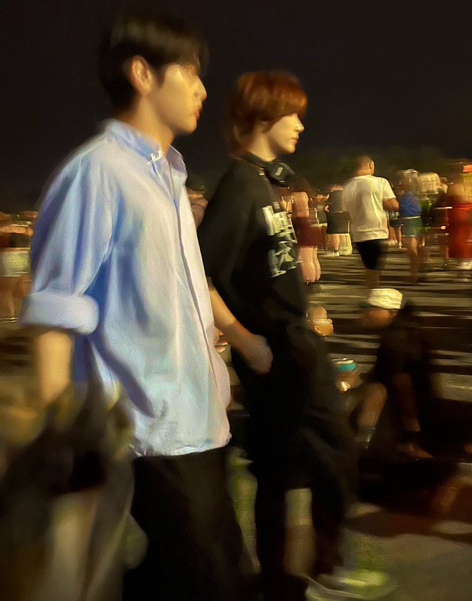 Soobin and Beomgyu watching The 1975 at Lollapalooza