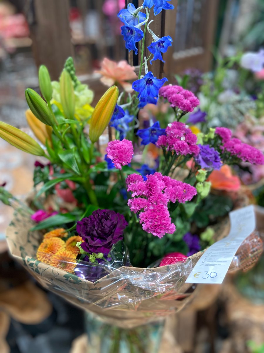 Vandaag is het secretaressedag🤗🌼  Ben je het vergeten, geen probleem.

Bestel gemakkelijk online via hortusflora.nl of via 010-5917669.
#secretaressedag #maassluis #stadshartmaassluis <a href="/StadshartMSLS/">Stadshartmaassluis</a>