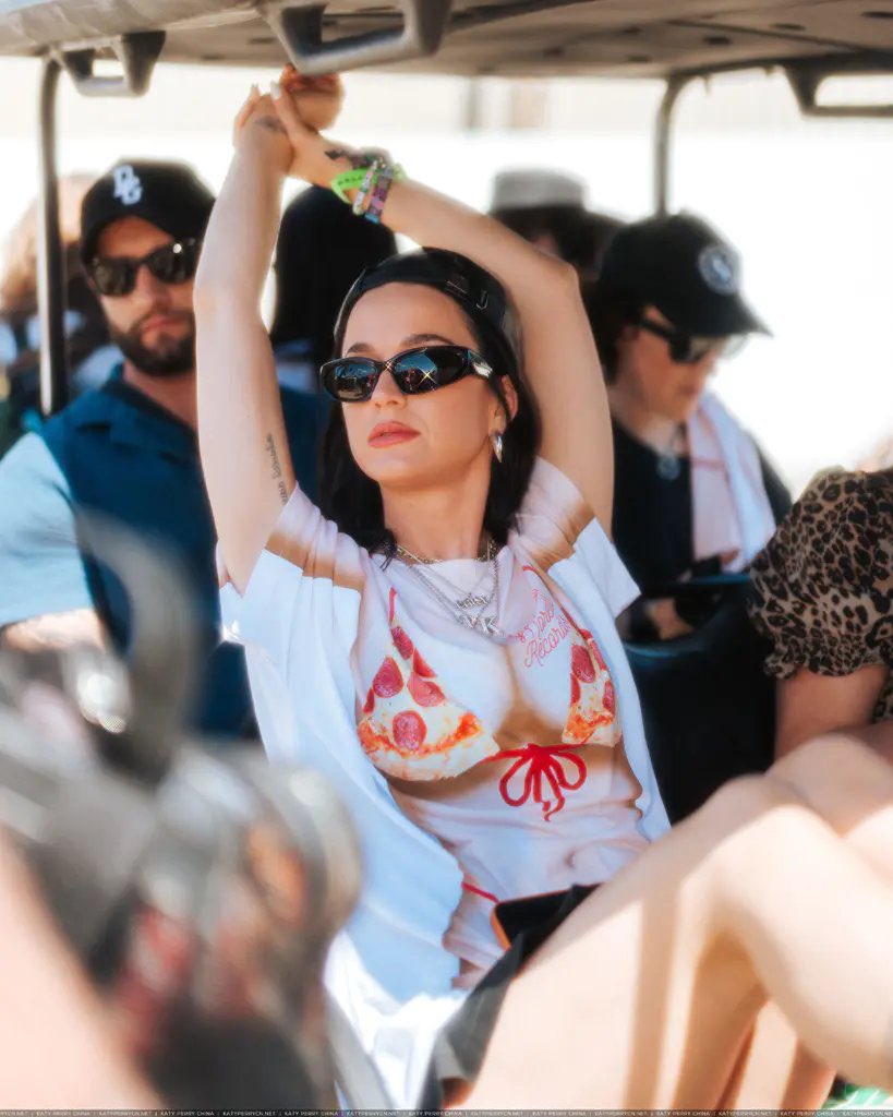 katyspics tweet picture