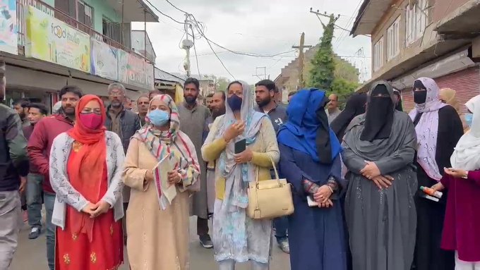 Parents stage protest over common curriculum in schools
@DCBaramulla
@dsekofficial