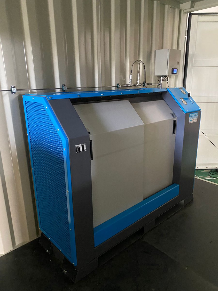 Bauer_Spain's tweet photo. Semana de montaje de una nueva estación de carga, en este caso una rampa de carga de seguridad para 6 botellas de 300 bar.

Gracias por confiar vuestra seguridad a BAUER KOMPRESSOREN.

#bauerkompressoren #breathingair #pureair #bomberos #firefighter https://t.co/8wYj7YCRhE