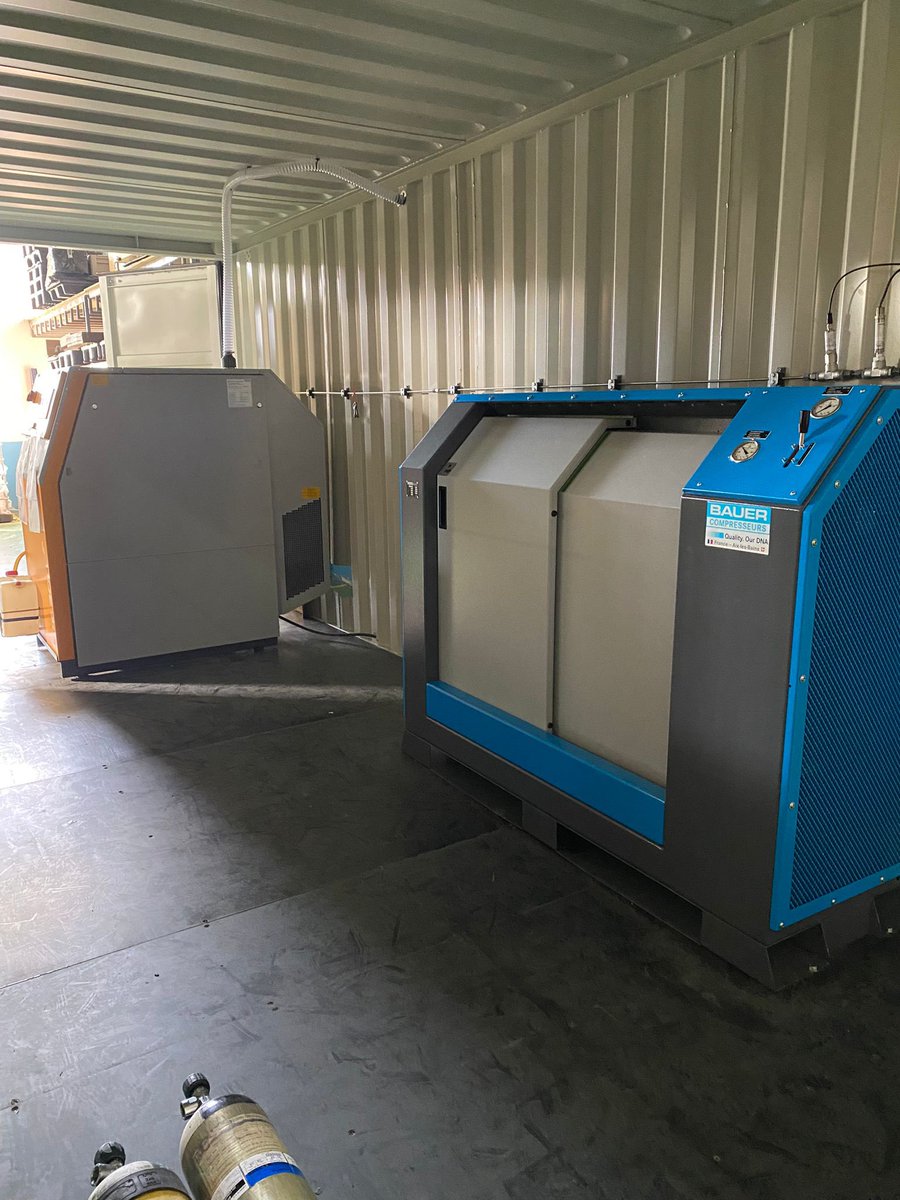 Bauer_Spain's tweet photo. Semana de montaje de una nueva estación de carga, en este caso una rampa de carga de seguridad para 6 botellas de 300 bar.

Gracias por confiar vuestra seguridad a BAUER KOMPRESSOREN.

#bauerkompressoren #breathingair #pureair #bomberos #firefighter https://t.co/8wYj7YCRhE