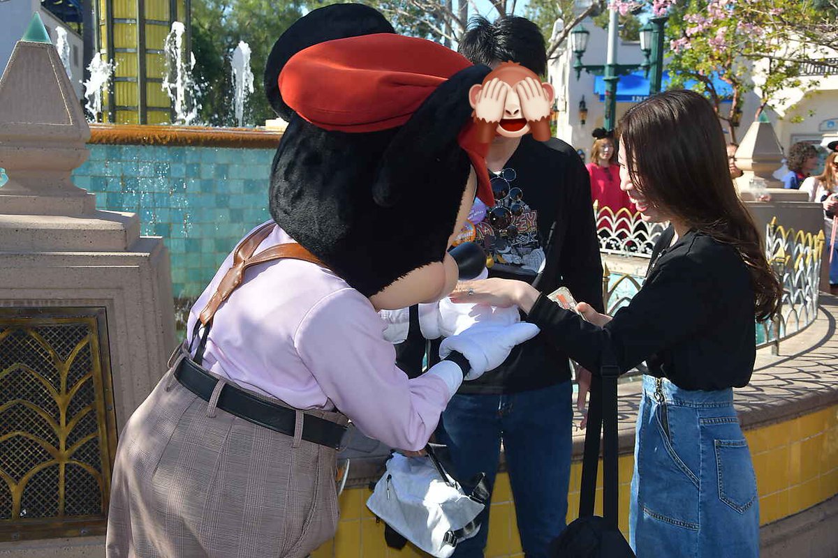 osayaka1024's tweet photo. アナハイムなうです🇺🇸
何回も音ちゅーとハグしてくれて
ぴょんぴょん跳ねて会いにきたこと喜んでくれて
幸せすぎました😭👏❤️‍🔥
めっちゃ指輪見られた💍笑笑 https://t.co/QPbNfPzVOP