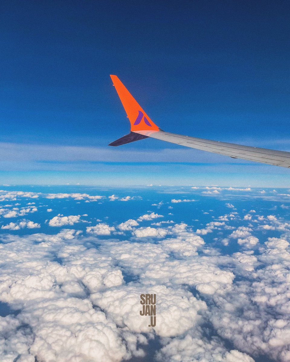 SrujanU's tweet photo. Through the Blue-tiful sky 
@AkasaAir 
#travel #skyscape #clouds https://t.co/5BzaJmWPq6