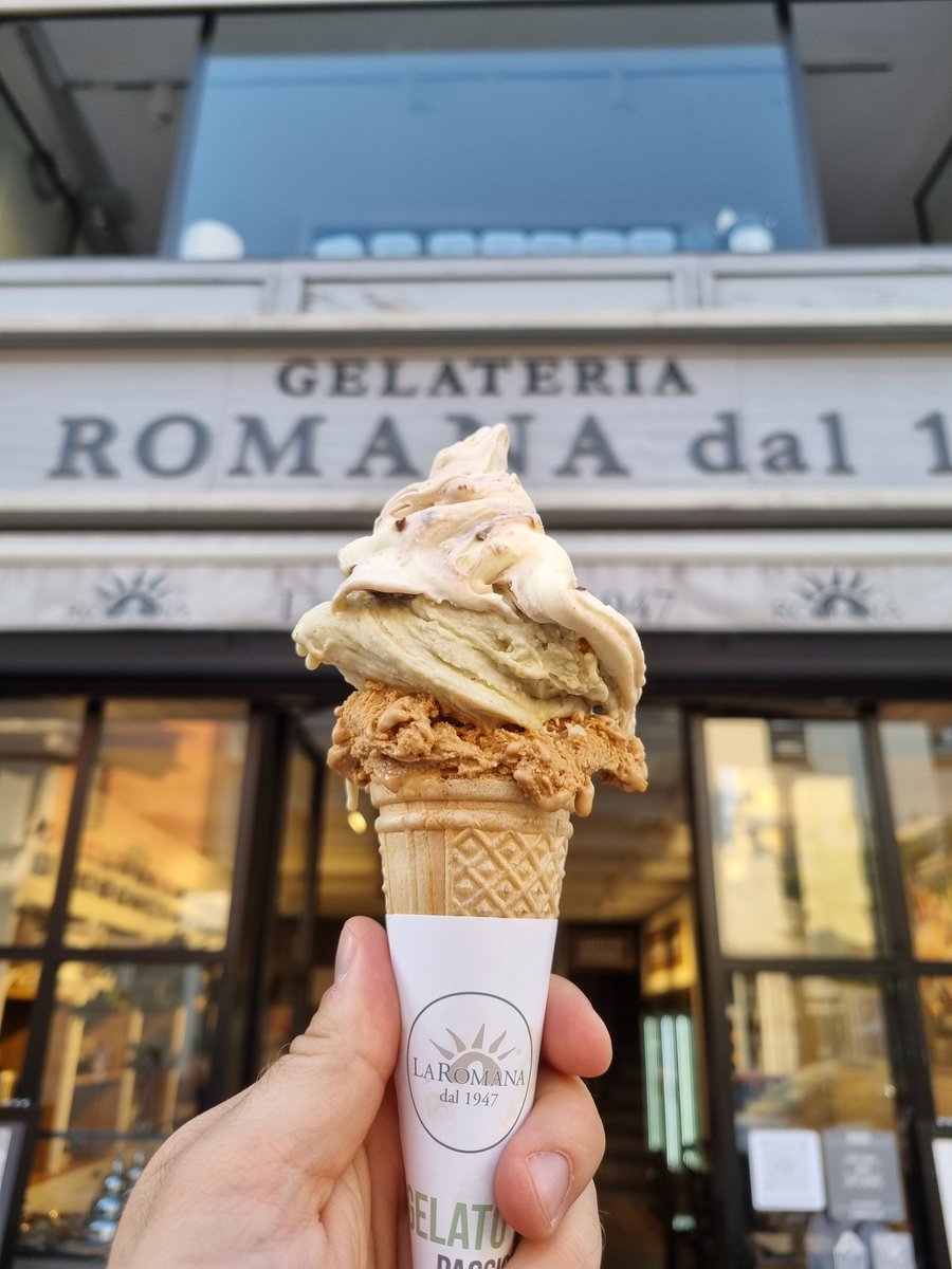 FusbalSztand's tweet image. 🍕 JEDZENIE W BERGAMO 🍕

Najlepsza knajpa to oczywiście Circolino na Città Alta. I nie zapraszam tu do dyskusji, bo stosunku ceny do jakości i tamtejszej atmosfery nic nie przebije.

W dolnym mieście poszliśmy za to na próbę do Pronto Pizza znalezionego na... TikToku 😅 Za 8€…