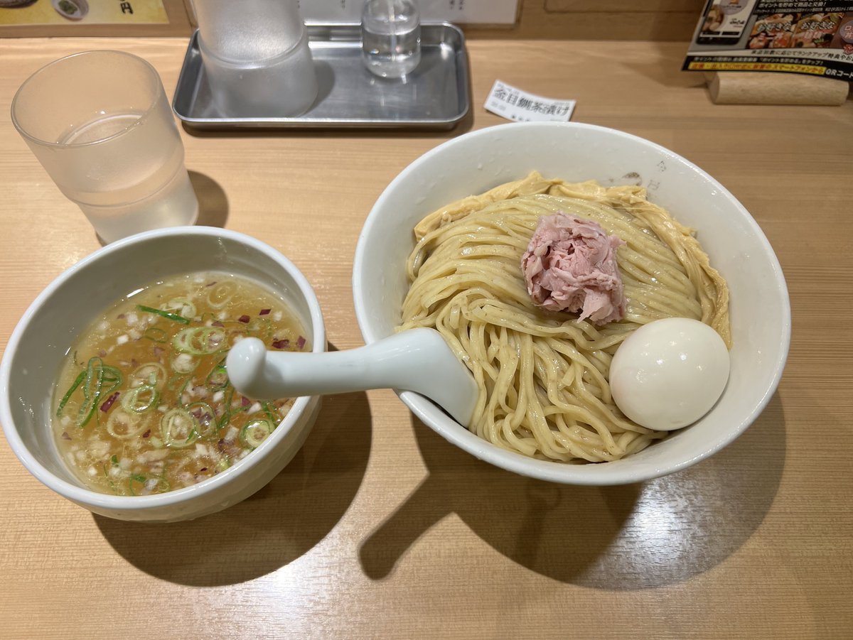 先日から日本に帰ってきて思ったのは
日本食美味え！！

金目鯛らぁ麺 鳳仙花
特製金目鯛つけ麺