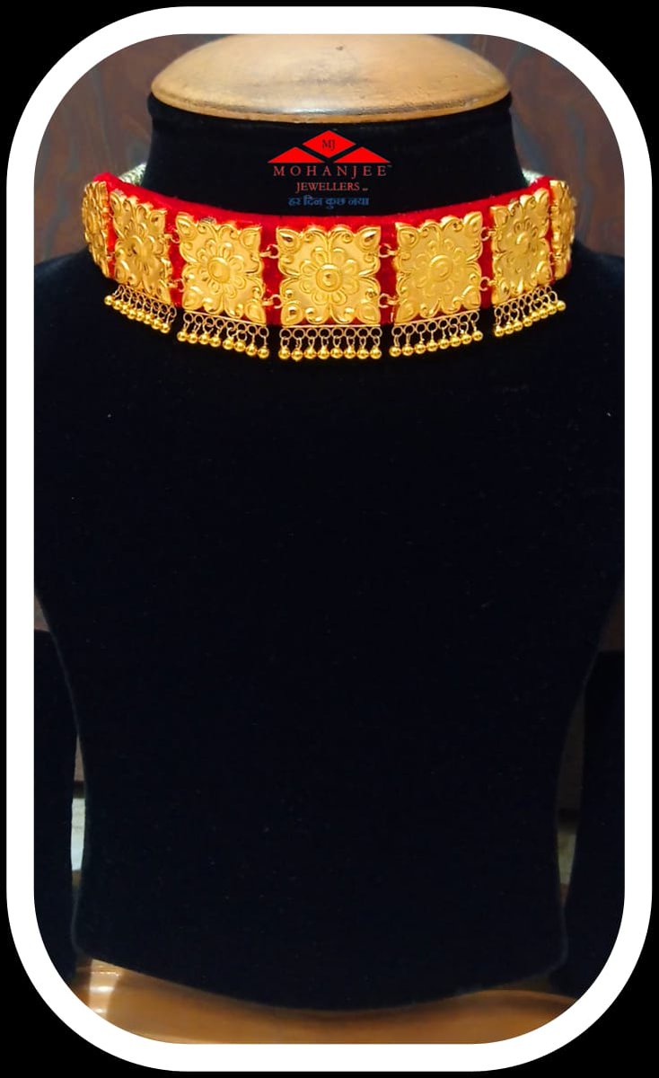 22K 916 #Hallmark #Gold #Galoband
Between Rs79,990/- and 83,790/-By Mohanjee Jewellers, 2 Sarafa Bazar, Paltan Bazar Road, Dehradun.

This is copyrighted by Mohanjee Jewellers LLP.

#Mohanjee #jewellers #traditional 
#Jewellery #Dehradun #designs