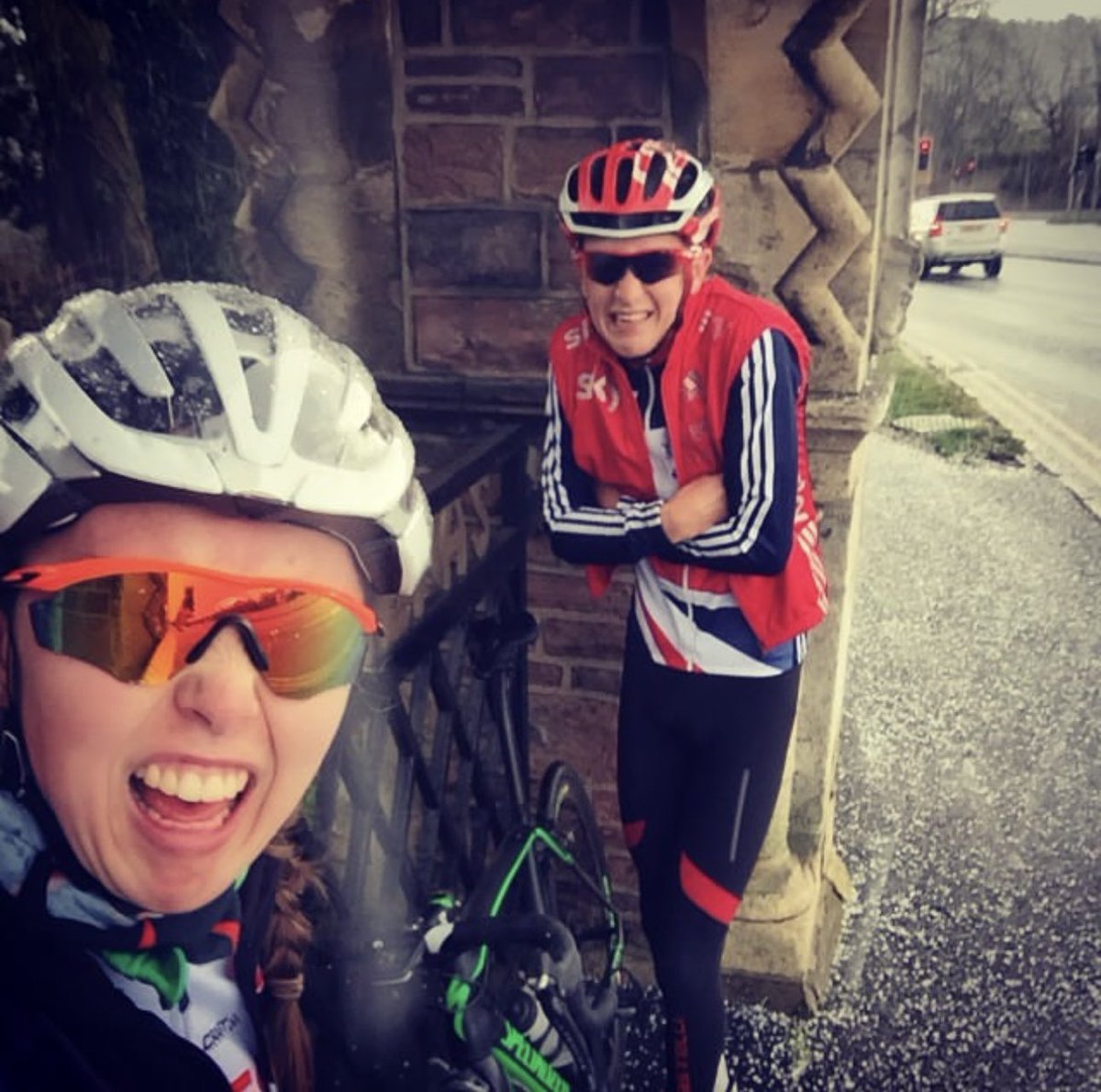 And for those listeners who joined @antmccrossan & I for the broadcast, here’s a picture from THAT training ride I was talking about when it first started to hailstone/ snow y’day ❄️🥶 Stevie ready for yesterdays win…9 years ago @stevierhys_96 @flechewallonne 🤣 #FlecheWallonne