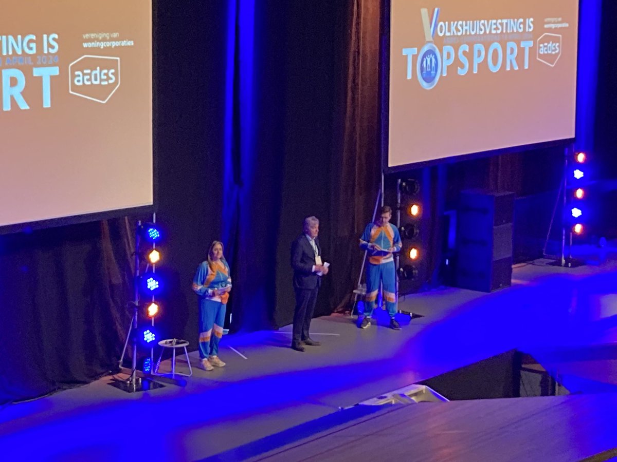 harmieke's tweet photo. #aedesdag #apeldoorn met de eindbaas @mjrijn van @Aedesnet in de aftrap. Samen met paar collega’s, leuk! https://t.co/fvJ5tfPklU