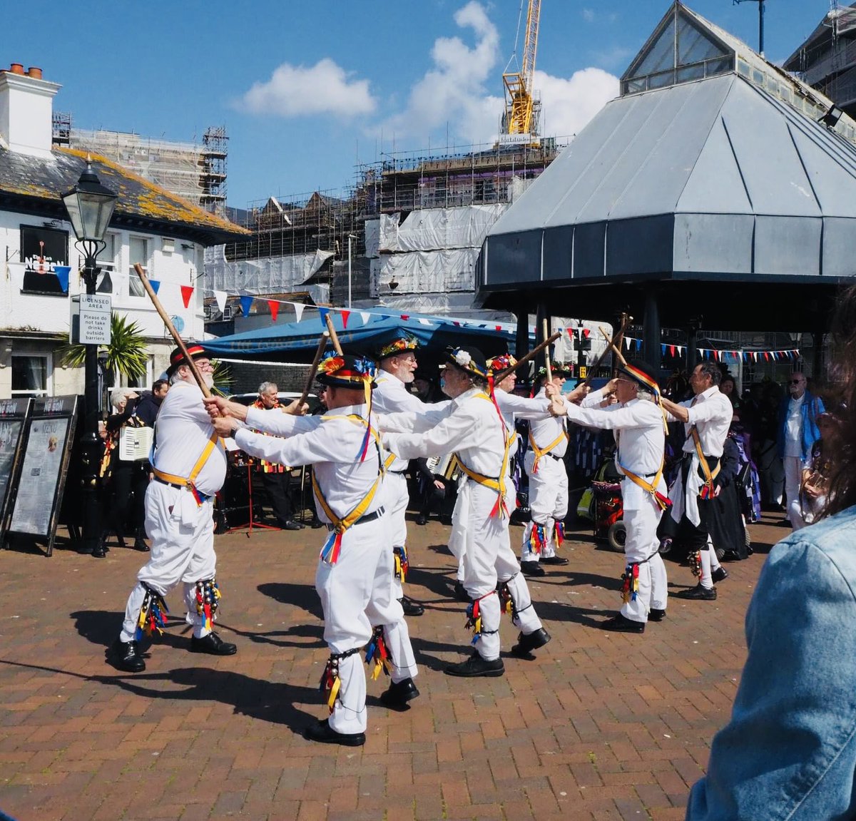 🏴󠁧󠁢󠁥󠁮󠁧󠁿🎶 Enjoy Morris dancing on The Quay in Poole this Sunday (April 21st).

Next to The Fish Shambles, The Lord Nelson, Jolly Sailor and Oriel Restaurant from 12pm. 

⭐️Everyone welcome.⭐️

#poolebid #discoverpoole #StGeorgesDay #poole #dorset #freeevents #morrisdancing