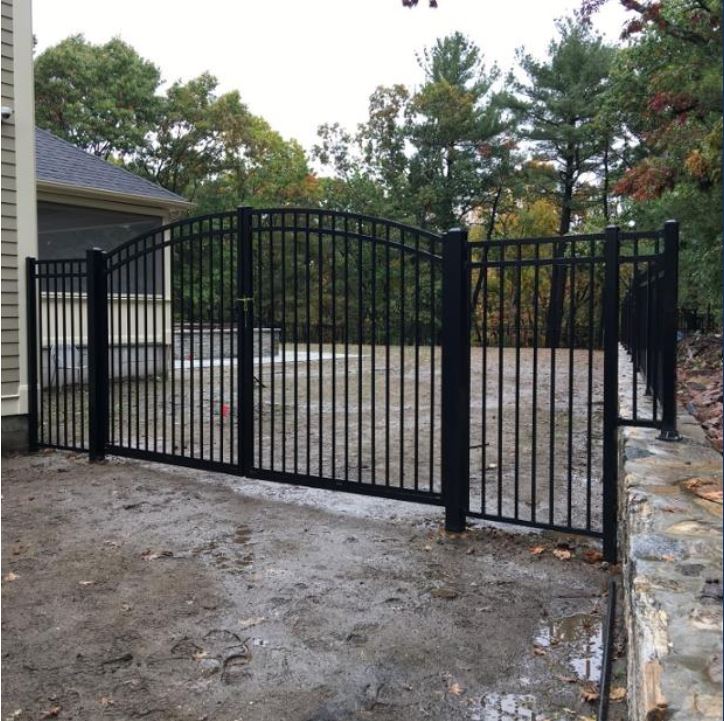 This #aluminumfence with a custom #gate is coming along nicely. This is going to be a spectacular #backyard 

#arrowfencecoinc #fence #metrowest #over50years