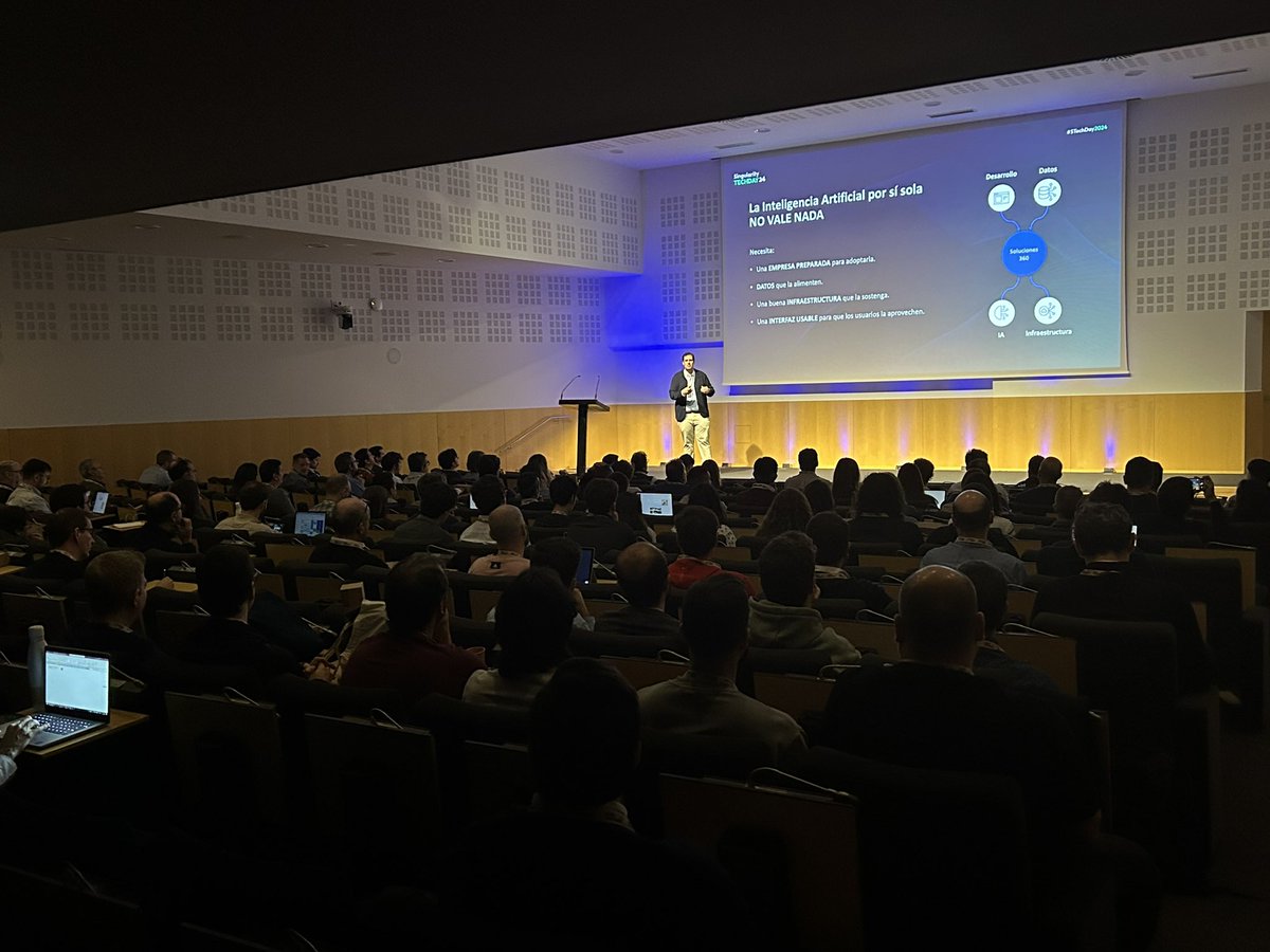 plainconcepts's tweet photo. ¡Ya ha dado comienzo el #STechDay2024! 💥

El encargado de inaugurar la jornada ha sido nuestro CEO @quiqu3martinez con su presentación sobre cómo ha evolucionado la #IA.

https://t.co/ZYlI2jIEqN https://t.co/DU6SKgWzTh