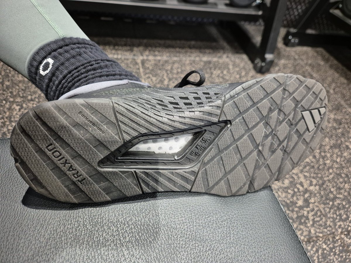 foot_queen16's tweet photo. Your soul for my sole 🤣
#soles
#pedalpump
#flatshoes
#balletpumps
#footfetish
#trainers
#sweatytrainers
#trashedshoes
#usedshoes
#wellwornshoes
#footworship
#footpics
#toes
#shoedangle
#wellwornshoes
@footparadiseRT
@BritFootBabes
@welovefeet
@RT4FEETx https://t.co/lSLhkdpikE