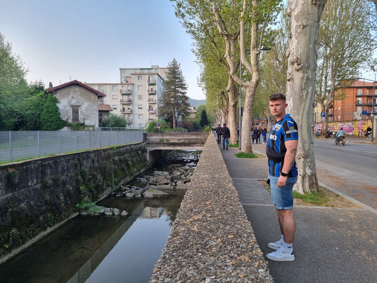 FusbalSztand's tweet image. 🚀 TRASA NA STADION 🚀

Z centrum na Gewiss Stadium dojdziecie pieszo w 35 minut. Trochę deptakiem, trochę wzdłuż drogi, kawałek parkiem i chwilę przy rzece.

Dużo opcji jedzeniowych po drodze, ładne widoczki, przyjemnie się idzie. W połowie drogi dołączacie już do…