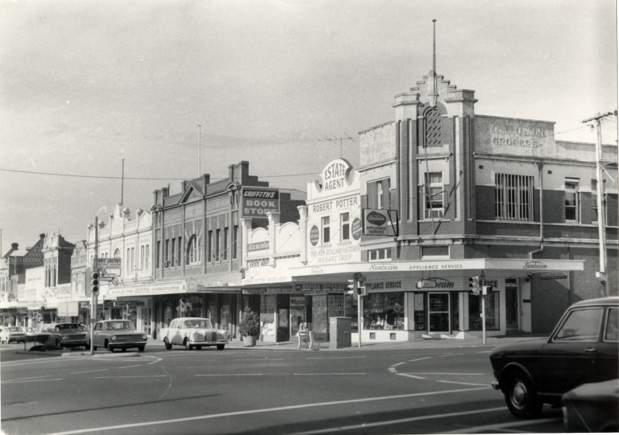 Today is #WorldHeritageDay! Here's some photos of historically significant buildings taken by Bill Smith in the 1970s. What’s your favourite building in Geelong? 📸1 Geelong Theatre 📸2 Shop, 240 Moorabool St 📸3 T&G Building 📸4 Old Griffiths Bookstore #throwbackthursday #tbt