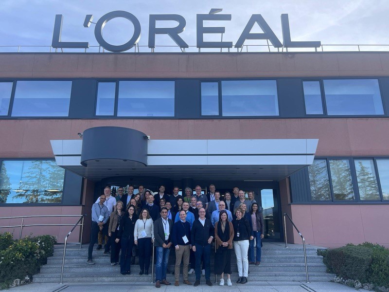Thank you to @LOrealGroupe for inviting me to Burgos plant to host a conference on '#Generation Z at #work: beyond the grind!' @LOrealGroupe reinforces its commitment to Spain and continues to invest in its plant in Burgos