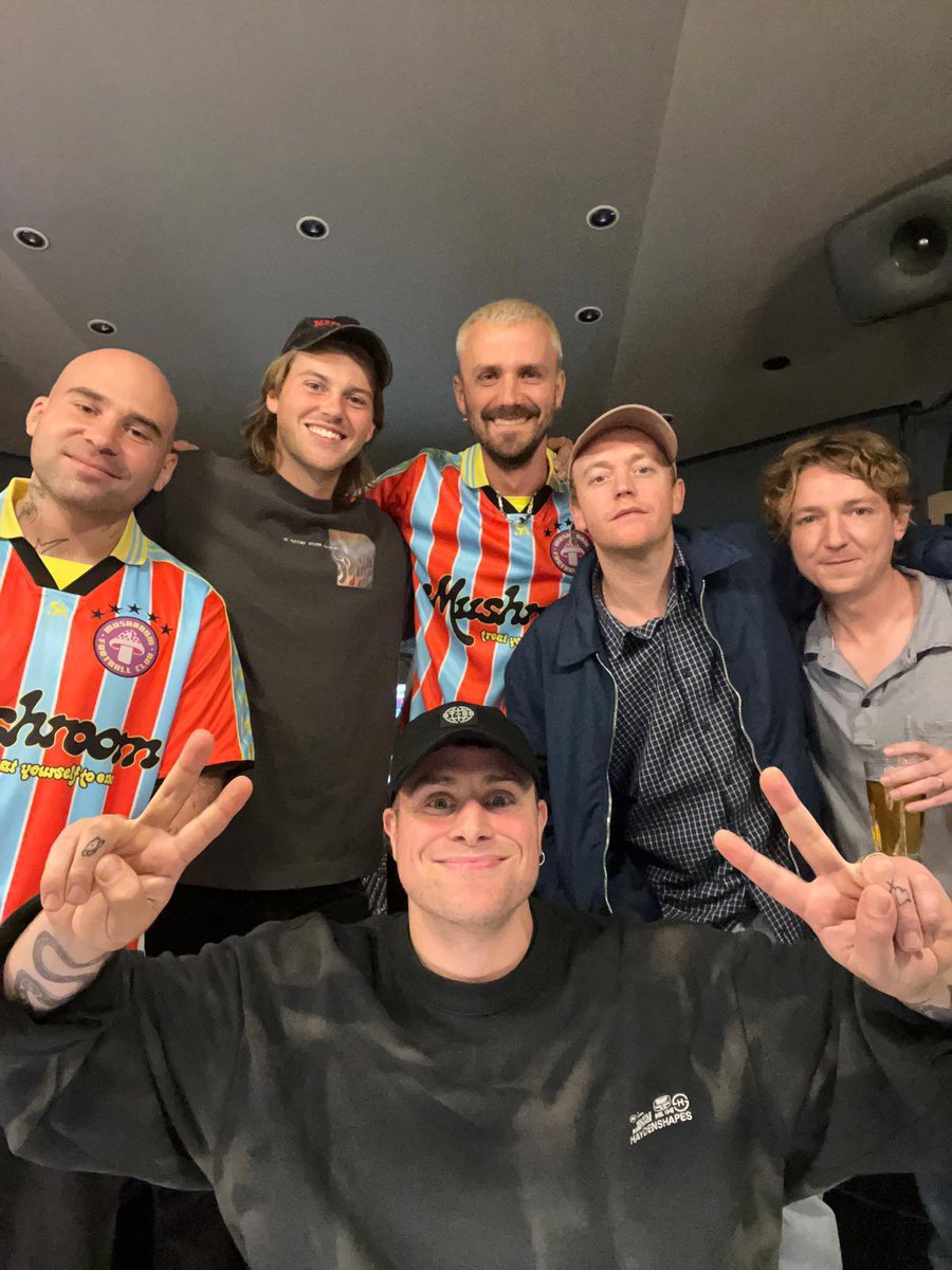 Wrote and recorded ‘We’re A Pair of Diamonds’ with these legends. Our personal favourite of the Ruel x DMA’S songs - it’s out now, hope you love it too 💎 ❤️ 🔗 RuelDMAS.lnk.to/Diamonds