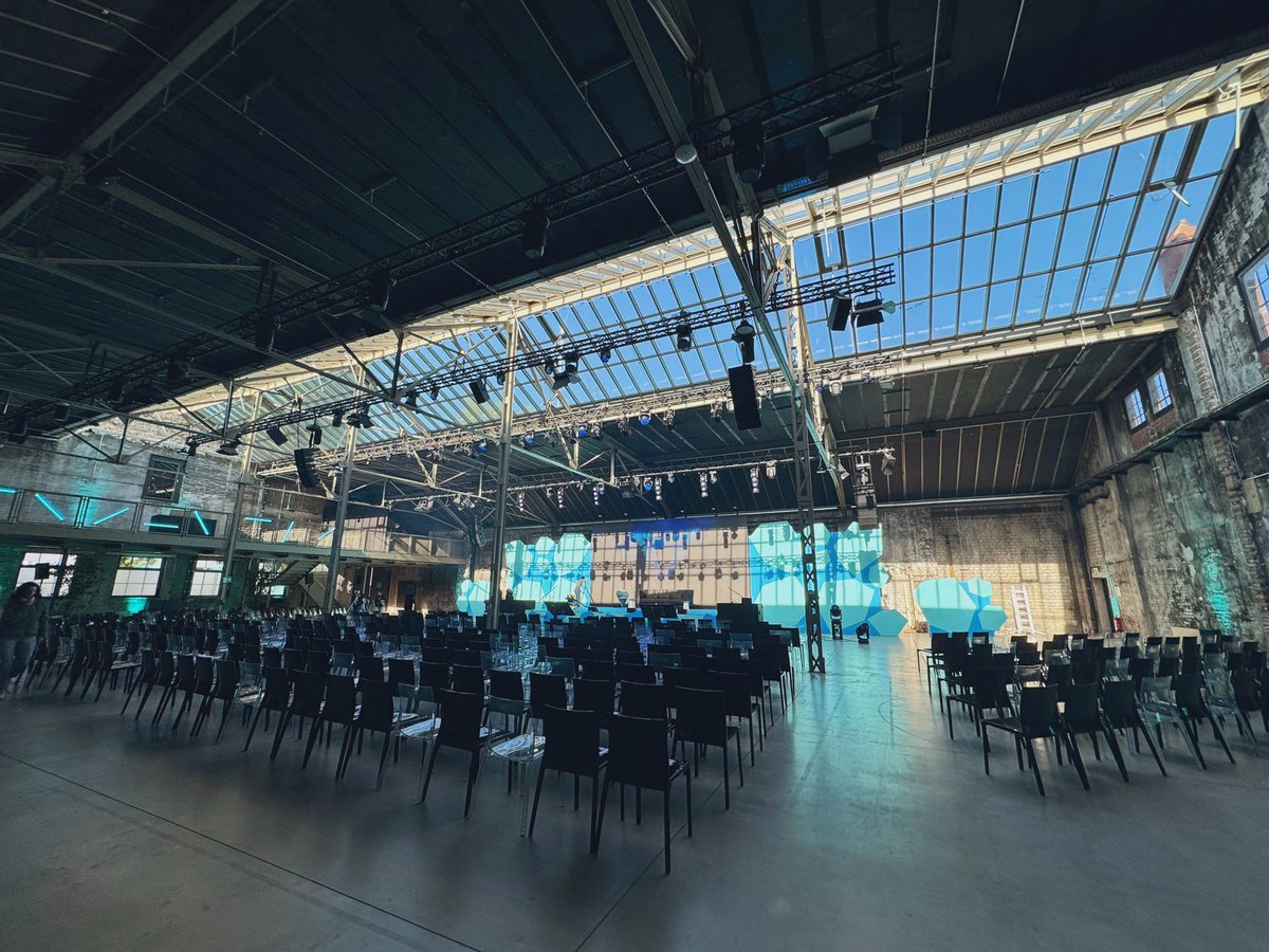 The calm before the storm. Can’t wait for #AllEars - the #podcast summit by @SpotifyDE - to kickoff! Great panels ahead, including @ronzheimer.