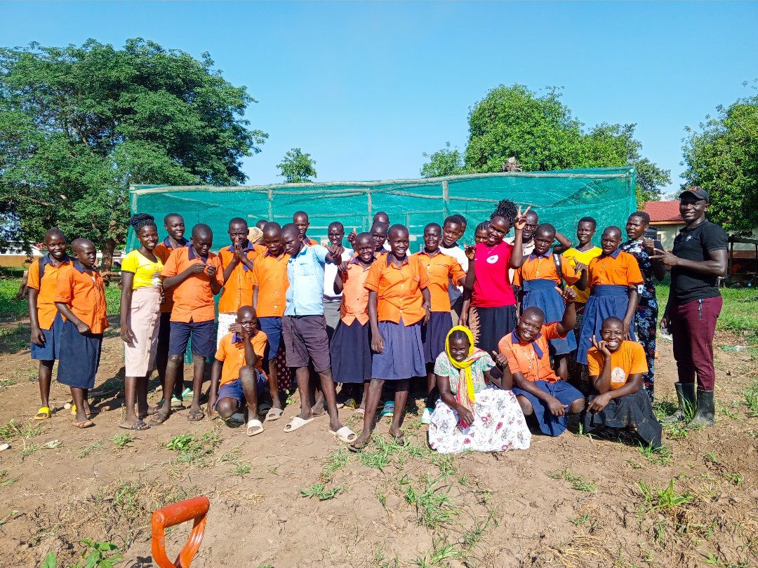 Agro_Ecological's tweet photo. As part of @agonet05 arm on supporting #Environmentalgreening. @Agro_Ecological is supporting replication of tree nursery (community-led actions) in 2 new schools at #Imvepi by @MEMPROWUganda
#SPAII #ThanksMEMPROW
Nice seeing our techniques expand across institutions & Areas https://t.co/n0k7EArA71