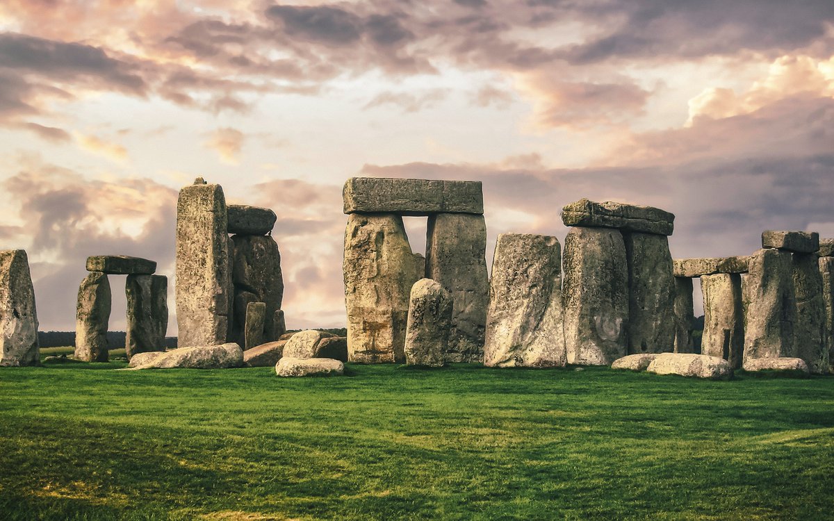🌍 Hey folks, why not celebrate World Heritage Day with an adventure! ow.ly/3eYf50RiLRU How about a fossiling trip to the Jurassic coast? 🦖 🦴🔨 You can even take in Stonehenge along the way! #WorldHeritageDay #ethicalinsurance ##visitengland