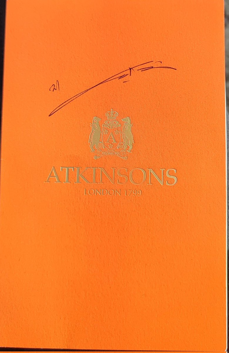 4me_fly's tweet photo. A veces los sueños se cumplen... No os puedo asegurar que estoy sentada en un banco llorando sola de felicidad... Es que no me lo creo... #JiChangWook, #ATKINSONS1799 https://t.co/vXnn1KS2PC