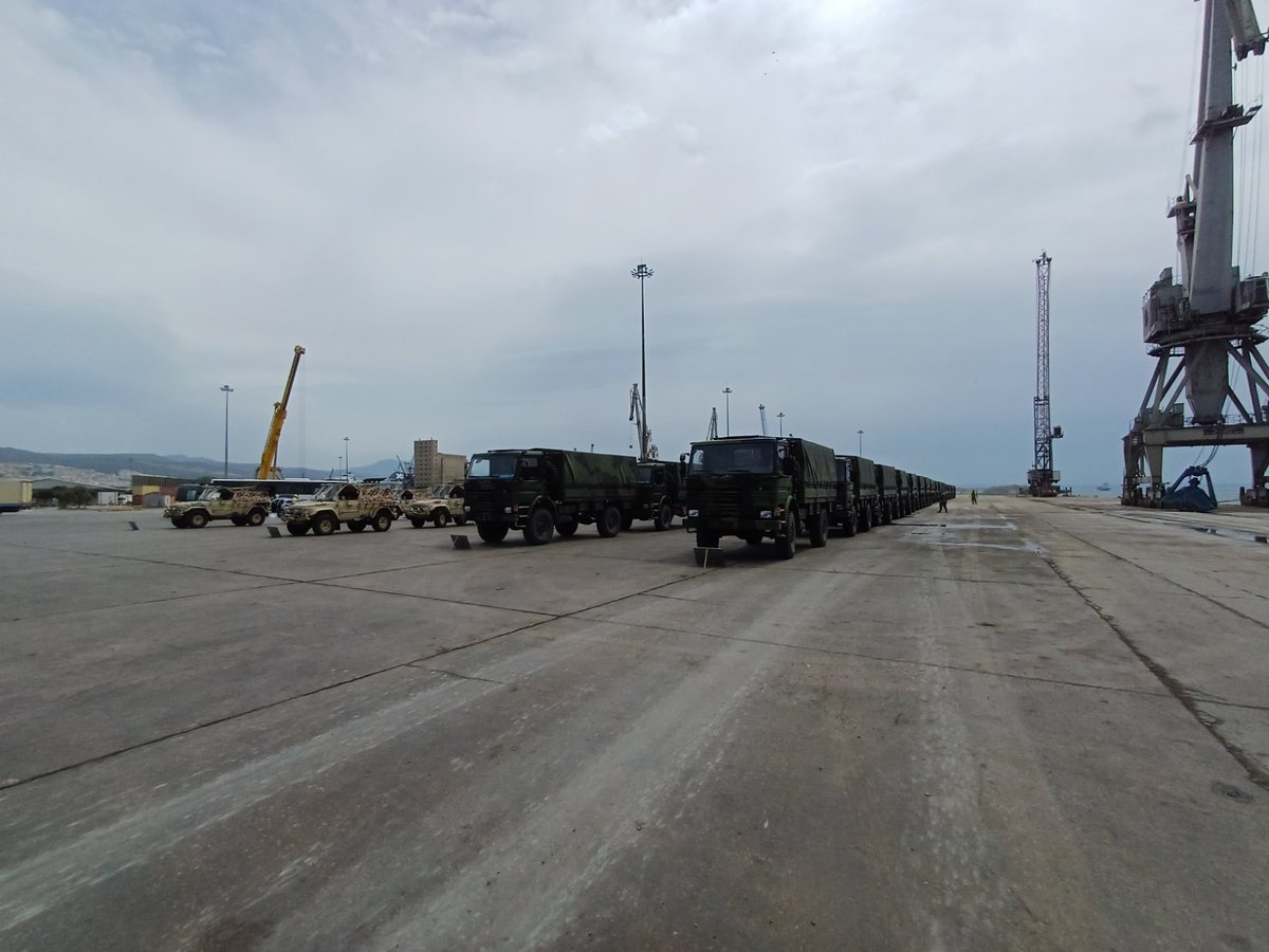 Пристигнаа воените неборбени моторни возила кои нашиот НАТО сојузник, Кралството Норвешка ни ги донира како резултат на одличната билатерална соработка. Наскоро 40 камиони и 36 лесни пешадиски возила ќе бидат во состав на нашите единици. Благодариме 🇧🇻 ! Заедно посилни 🇲🇰 🇧🇻