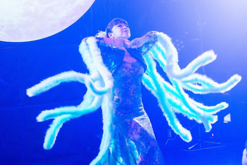 violeteva's tweet photo. 今更だけど、先月のtomorrow burlesque Tokyo@月見ル君想フのお写真、どれも素敵🌕

若干アースラ感あるけどw

Photography by @tokiyoston https://t.co/LfFFsJtTH5