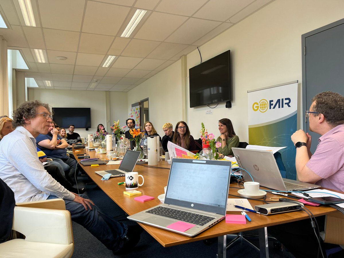 PaLaDIn partners met in Leiden yesterday to discuss the design of the Interactium data platform. The platform aims to provide insights to accelerate novel drug development, improve PROMS and inform health care decision-making in NMDs. Find out more: bit.ly/49o4V4O