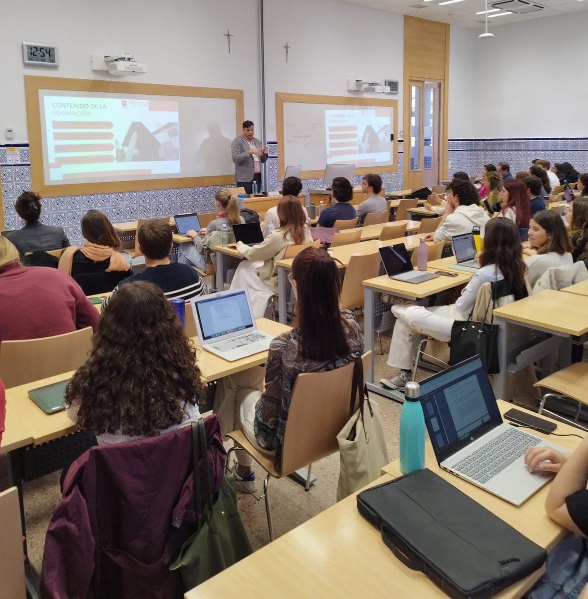Comillas_OPE's tweet photo. Ayer cerramos la temporada de Career Coffee del curso 24/25 con la participación de Cristina Navarro, @EuresSpain, Lucas González, @ComisionEuropea, y Miguel Bufalá, @CamaradeMadrid, para conocer salidas profesionales en estas entidades e internacionales en diferentes sectores. https://t.co/Z0jIlb80jA