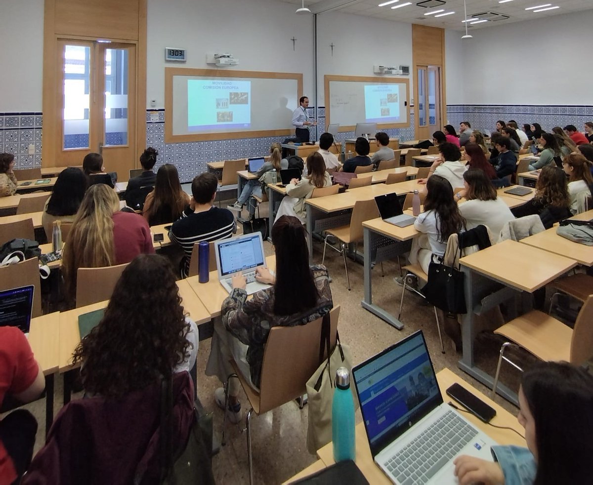Comillas_OPE's tweet photo. Ayer cerramos la temporada de Career Coffee del curso 24/25 con la participación de Cristina Navarro, @EuresSpain, Lucas González, @ComisionEuropea, y Miguel Bufalá, @CamaradeMadrid, para conocer salidas profesionales en estas entidades e internacionales en diferentes sectores. https://t.co/Z0jIlb80jA