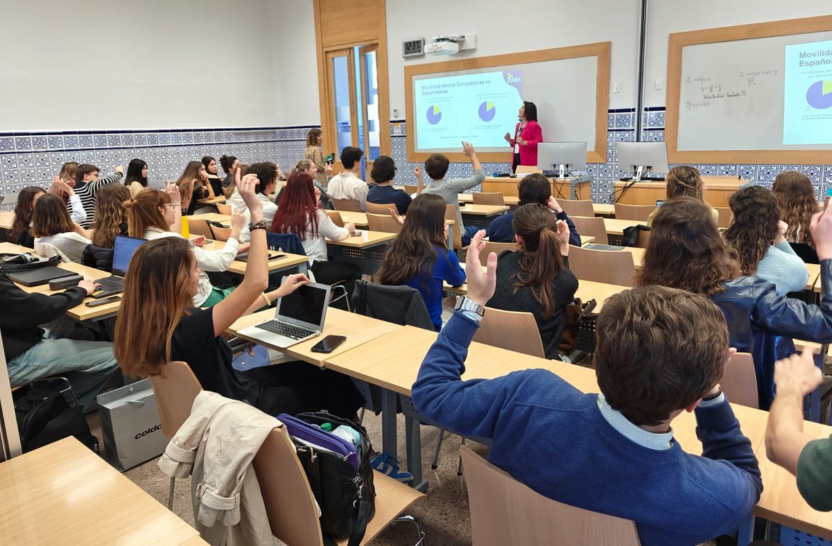 Comillas_OPE's tweet photo. Ayer cerramos la temporada de Career Coffee del curso 24/25 con la participación de Cristina Navarro, @EuresSpain, Lucas González, @ComisionEuropea, y Miguel Bufalá, @CamaradeMadrid, para conocer salidas profesionales en estas entidades e internacionales en diferentes sectores. https://t.co/Z0jIlb80jA