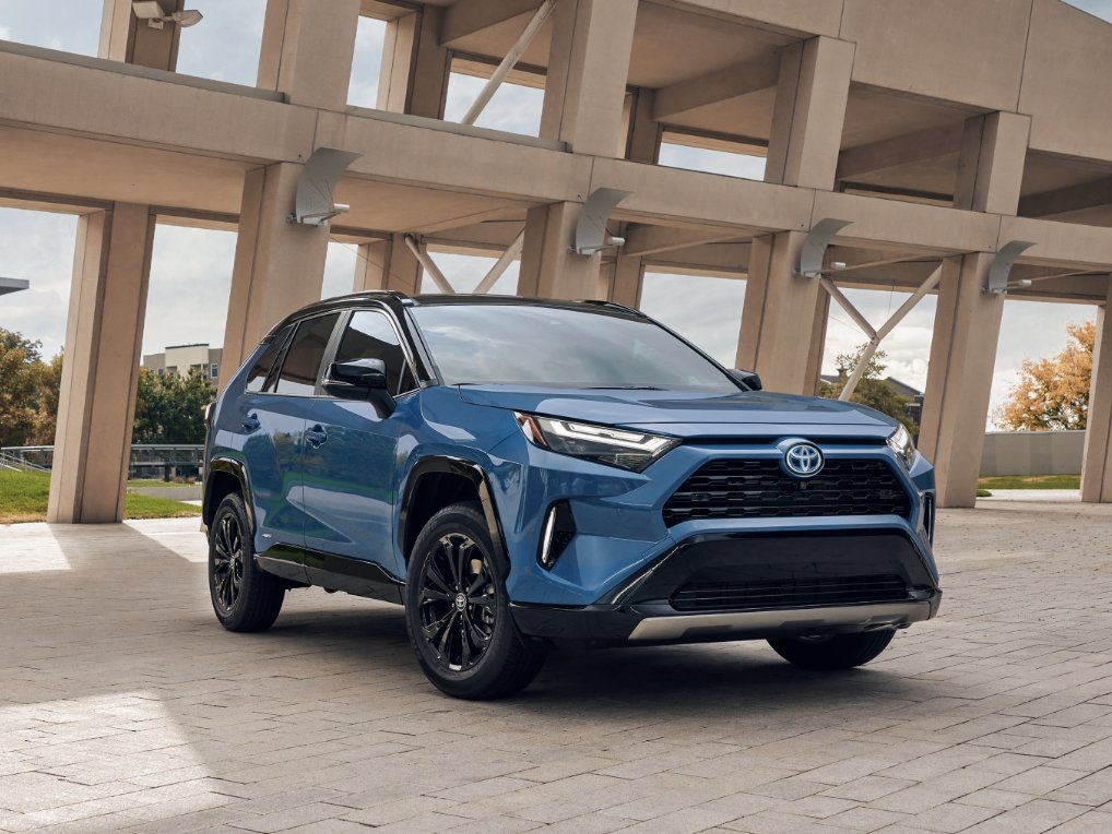 RAV4 Hybrid has the efficiency to go from city cruiser to outdoor explorer without missing a beat. bit.ly/2NDiQQ6
.
.
.
#townetoyota #toyota #toyotausa #toyotacars #cardealership #offers #buynew #shopnow #carspotting #carsunlimited #carlifestyle #autodealers #cars #sales
