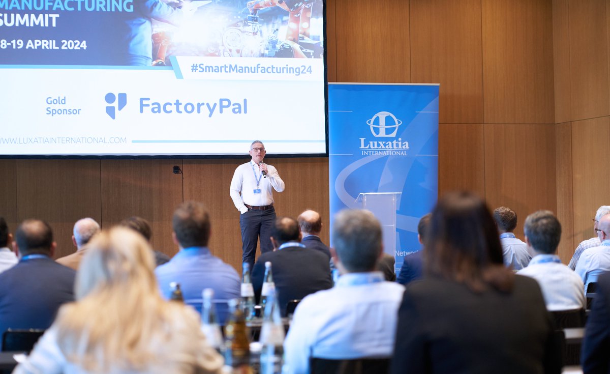 The stage is set for an insightful & dynamic discussion on digital transformation in manufacturing. Peter Morland’s opening remark reminded us that the #manufacturing industry is evolving & we must adapt to stay ahead of the curve. #SmartManufacturing24