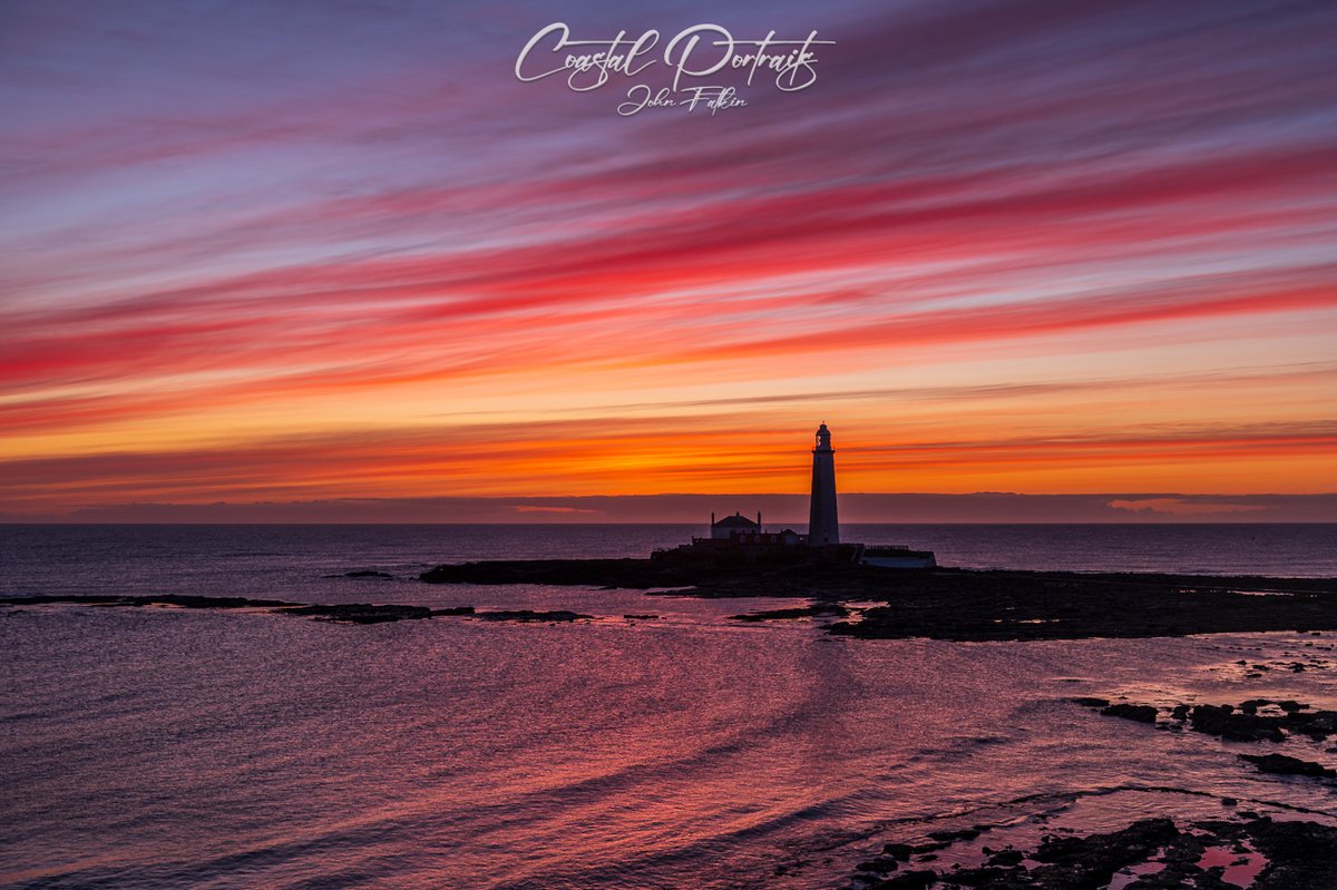 Stunning streaky sunrise in Whitley Bay at Saint Mary's Lighthouse this morning #StormHour #Sunrise #Photography #Weather