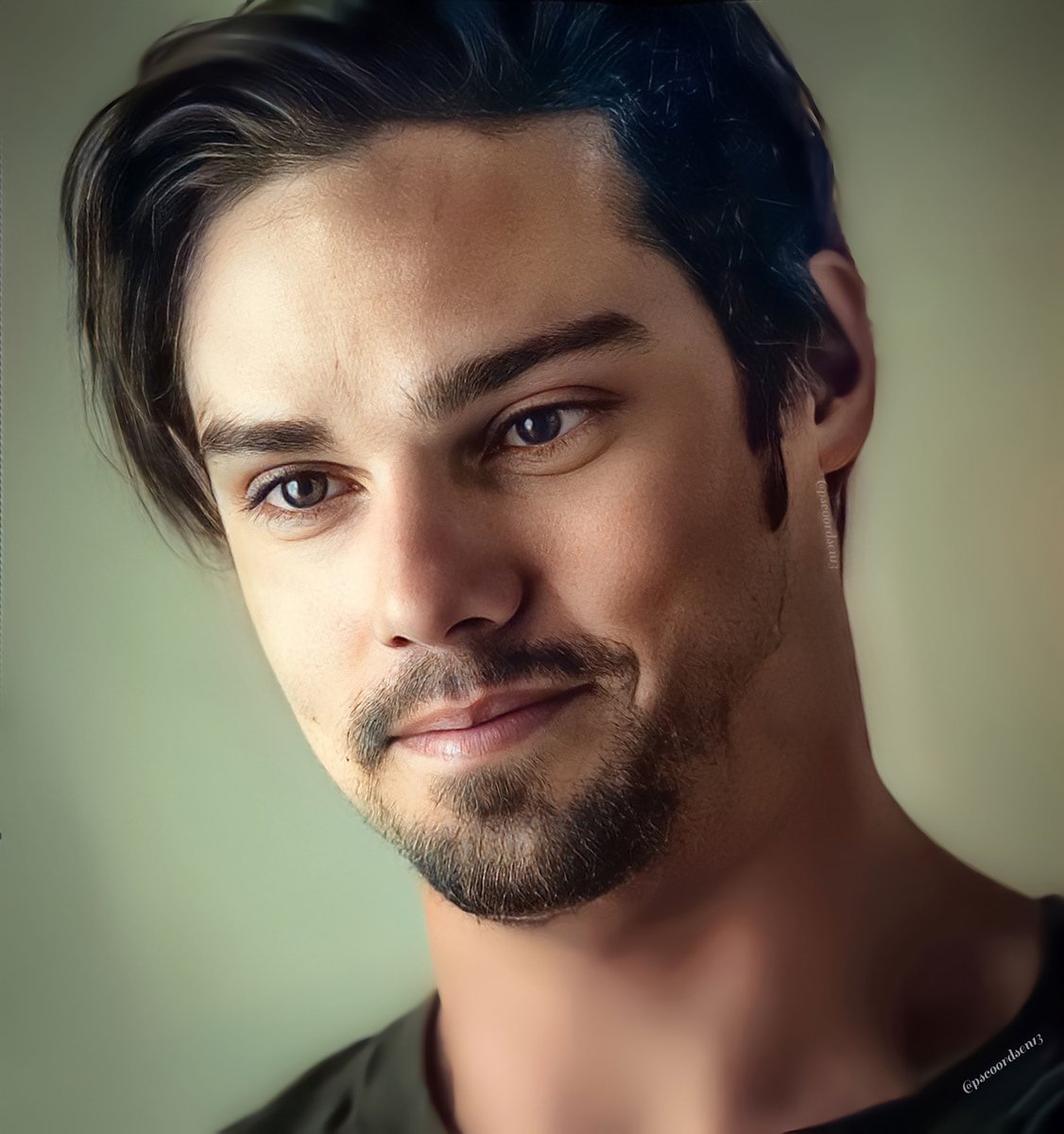 @tbrock623 @57Veronica Thank you, Tracey, 🤓. Wishing you and you all a lovely Thursday and a nice weekend coming😘🌹💕🥰.

#JustJayRyan #EverydayGorgeous 

#BatB  #BeautyAndTheBeast