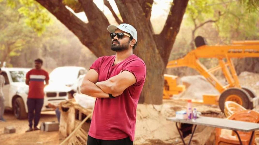 #MIRAI లో #ManchuManoj ఒక ముఖ్య పాత్రలో నటిస్తున్నాడు. 

మే 20న మనోజ్ బర్త్ డే సందర్భంగా విషెస్ పోస్టర్ తో కేరెక్టర్ రివీల్ చేయబోతున్నారు.