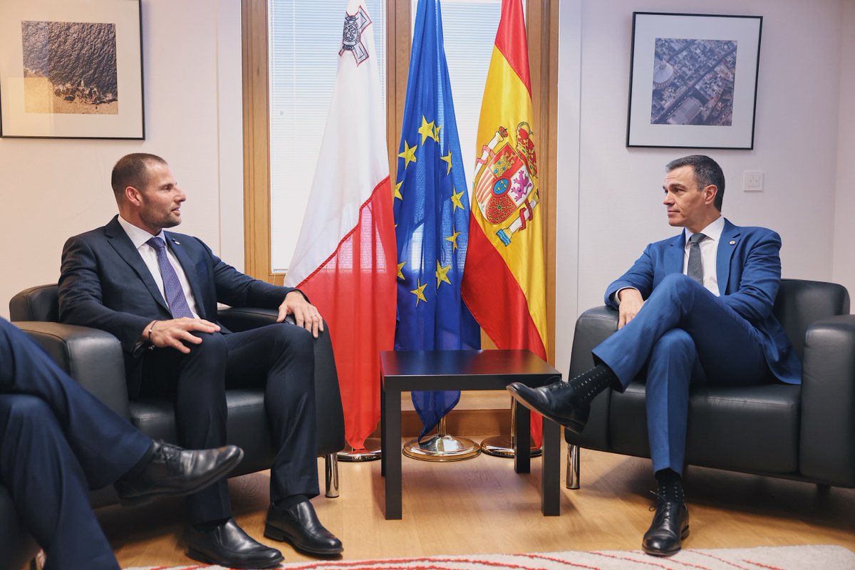 Started the day by meeting my friend @sanchezcastejon on current issues in the Middle East. From fostering peace to prioritising humanitarian aid, stability remains paramount for our Mediterranean region. - RA