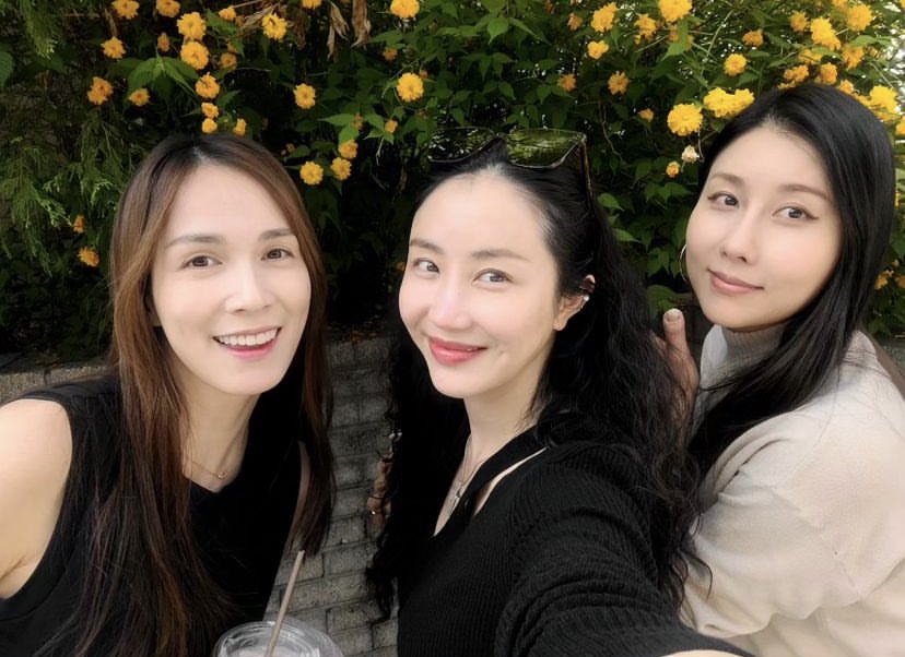 CSJHTheGrace_'s tweet photo. Lina, Sunday and Stephanie had a reunion today. According to Sunday, Dana couldn’t join because of being busy.

CSJH forever 💜.

#TheGrace #CSJH #천상지희 #천상지희더그레이스 #SHAPLEY #샤플리 https://t.co/4opL2eIj1J