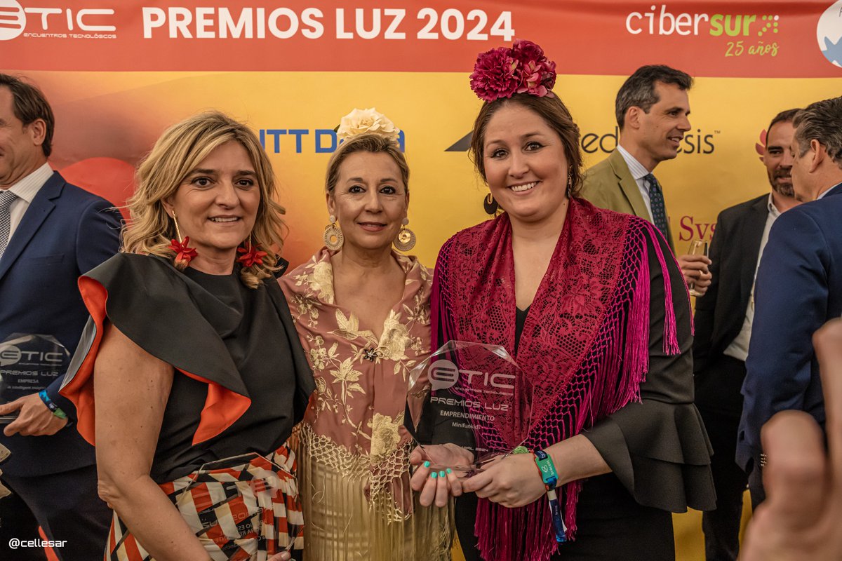 👏Muchas felicidades a <a href="/lolacarranzas/">Lola Carranza</a> y a Maria Jesús Garrido, ceo de <a href="/minifunkids/">MiniFunKids</a>,
por sus galardones en la VII edición de los #PremiosLuz24.

Estos premios, organizados por <a href="/cibersur/">Cibersur</a> y Human Smart Lab, reconocen la excelencia en la #innovación, #ciencia y #tecnología andaluza