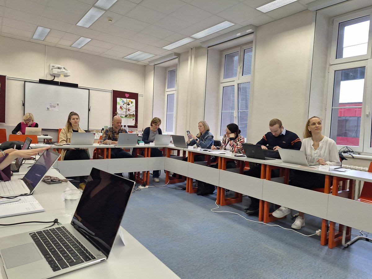 CFIE_Segovia's tweet photo. @uneatlantico @FUNIBER Plataform: experience and pilot planification 
Work Packed 3 main results 
Word Packed 4 review and planification https://t.co/sMj2xjJdZ3
