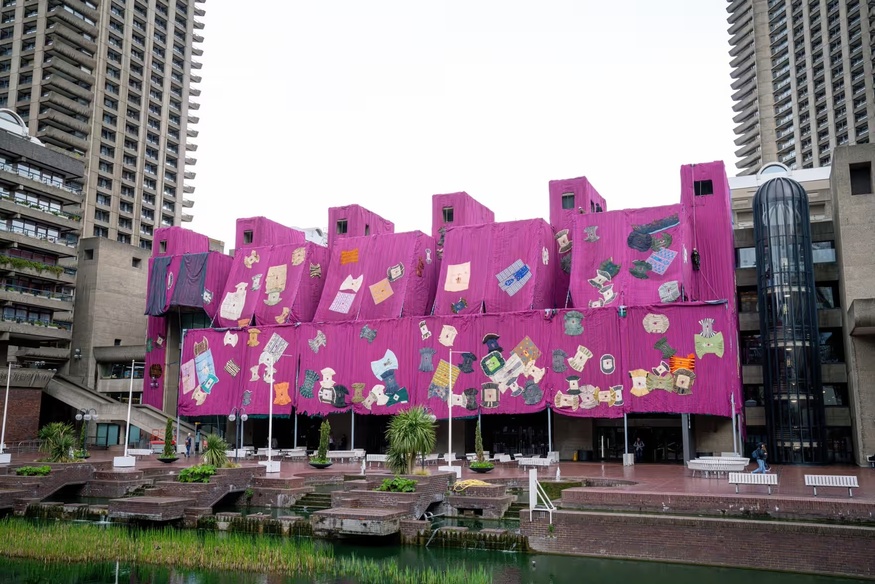designindaba's tweet photo. Design Indaba alum Ibrahim Mahama decks the Barbican Centre in textiles embroidered with history.
Read more here: https://t.co/afktzAi6ev
Images: Ibrahim Mahama, Red Clay Tamale, Barbican Centre and White Cube
#designindaba #design #art #textiles https://t.co/Ek3salg7G8