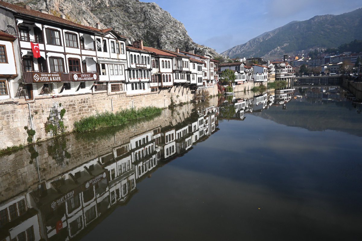 Komşular ne der ? Arkadaşlarım ne der? Çevremdekiler ne der ? Diye diye daha sonra şikayetçi olacağımız insanlar için; Hayatımızı , beklentilerimizi, ümitlerimizi , heba ettik …