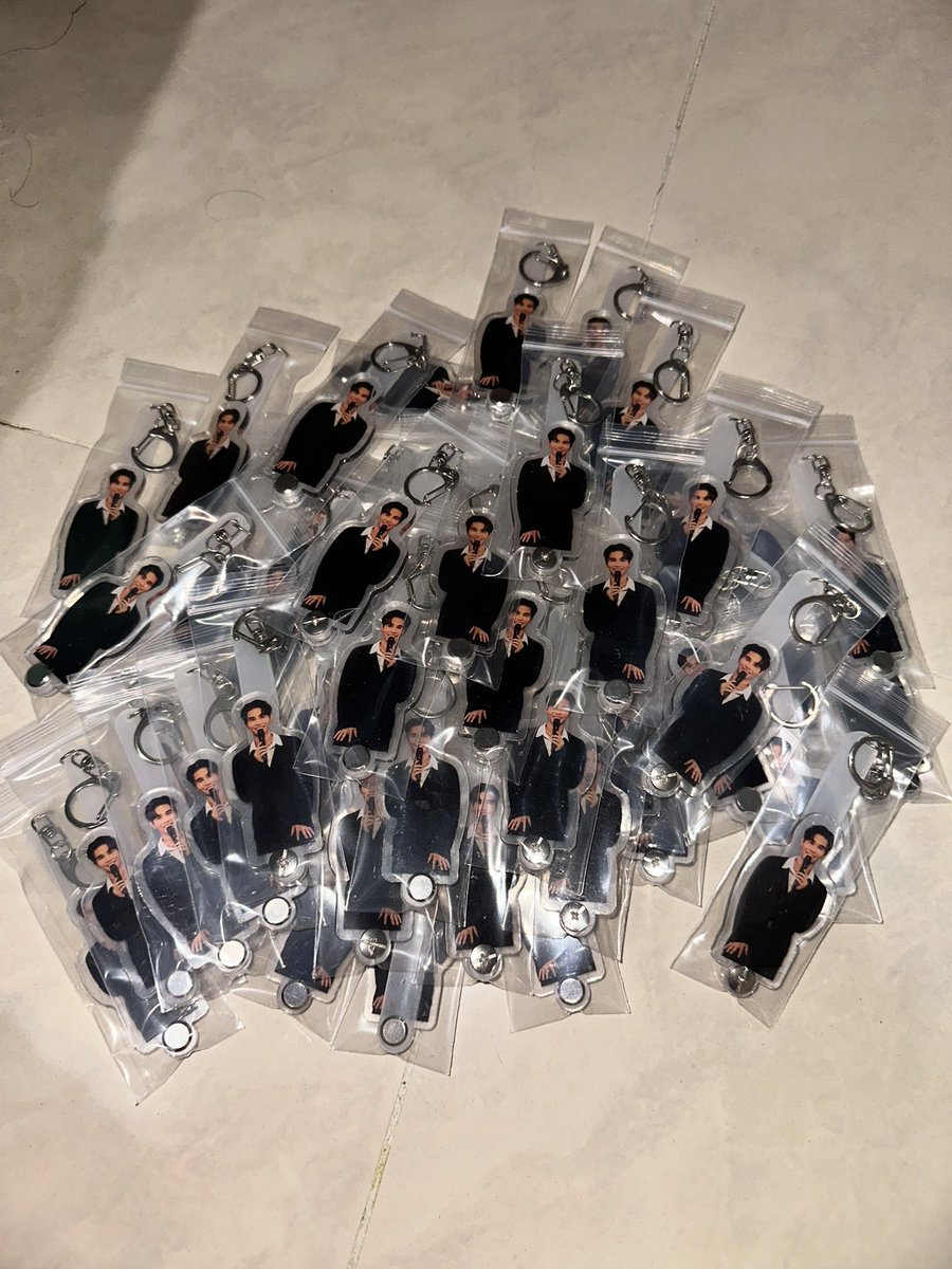 Ready for seeing our president again in BKK☺️💜

I also prepare some mini-selfie stick this time as giveaway so everyone can take photo with our lovely president everywhere🥰

Date: 21/4/2024
Place: UOB live
Time:TBA
Amount: 20

#JeffSaturSpaceShuttleNo8BKK