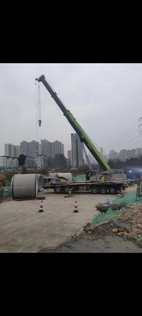 2023 year zoomlion 100ton truck crane fro sale , type ZTC1000V7 , 75m mainboom ( 7 sections ) , 16m jib , 40ton counterweight , wprking 1000 hours 300...
Website links:en.dindang168.com/app/home/produ…