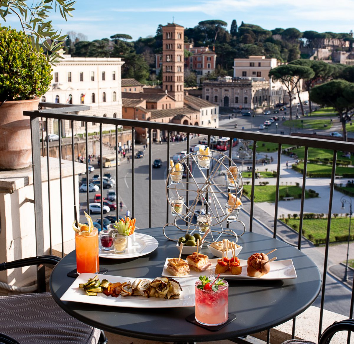 Sunny day means aperitif on the rooftop. ☀️🍹

#47boutiquehotel #rome