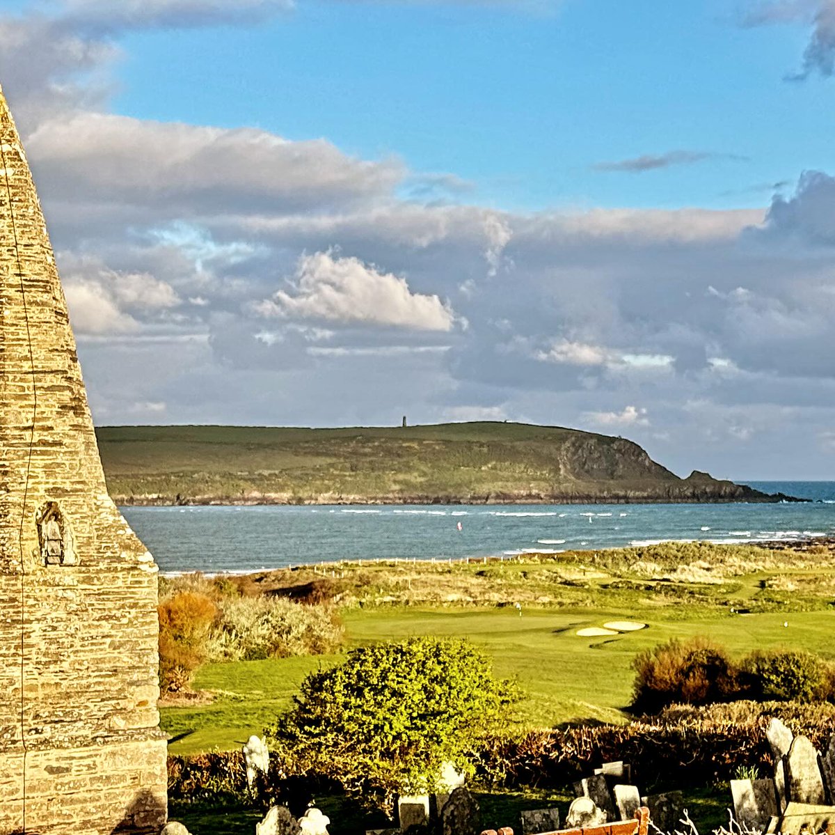 Church Course closed today, Holywell open A stunning dry but sunny day in prospect. Holywell Spring green fee £35 for April.  Book on line at st-enodoc.co.uk
or 📞 01208 863216 & speak to golf reception.
@swsportsnews #SWgolf #stateofplay