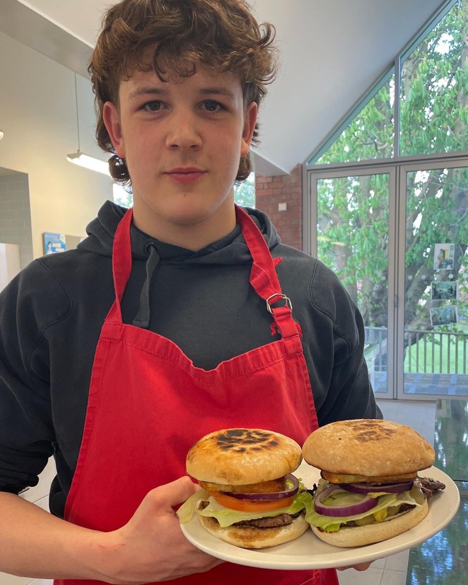 Chef’s Club last night saw Year 12s creating and cooking their own signature burgers. They’ll be pros on the bbq ready for the summer! #oshboarding #chefsclub #burger #learningtocook #sixthformboarding @OSH6th @osh_parents