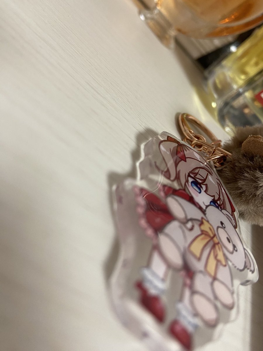 「fanbox特典のアクキー届いたよー!めちゃくちゃ可愛い!!!オプションマシマシ」|きいろくるみのイラスト